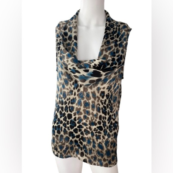 Quintessential leopard sleeveless blouse with scoop neck. Size M - Picture 1 of 7